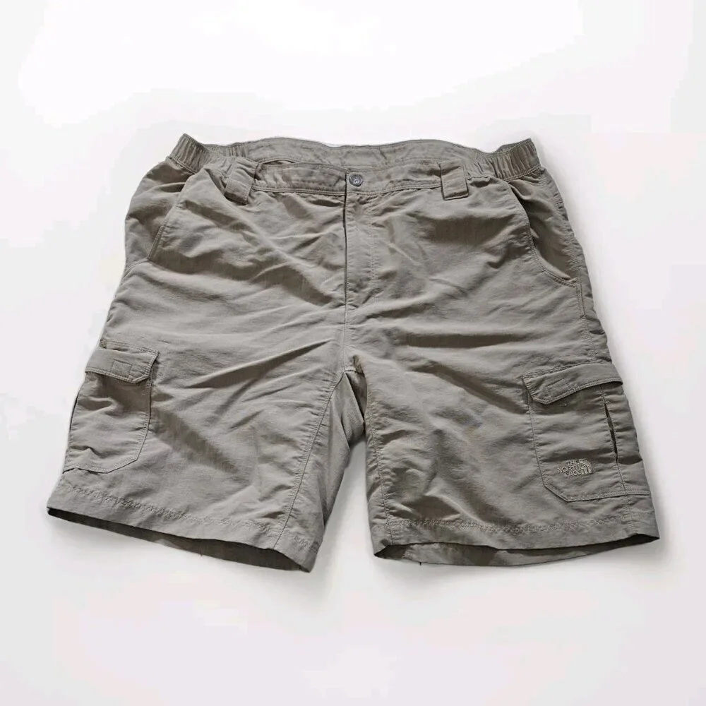 The North Face Shorts Mens XL Beige Cargo Utility Nylon Pockets Outdoor Gorpcore